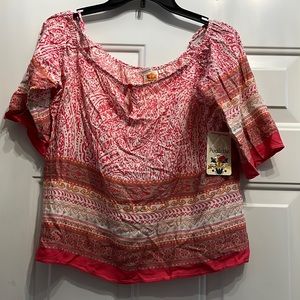 Available NWT women’s top